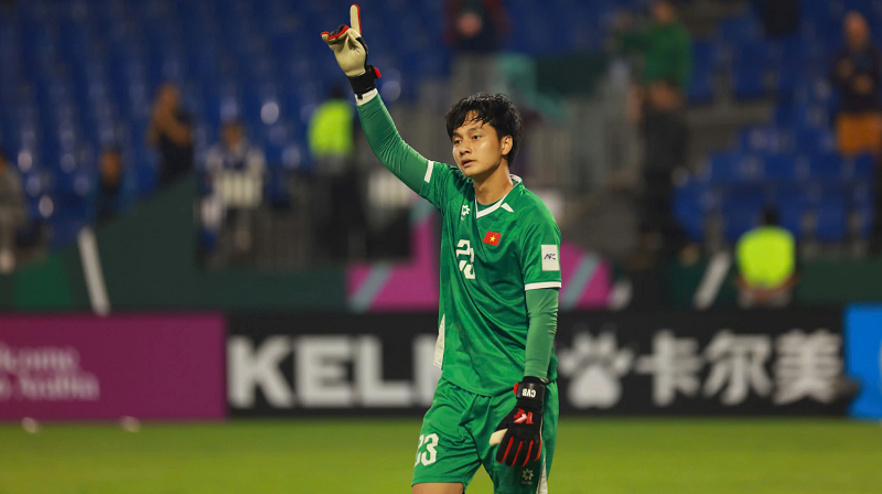 hlv-kim-sang-sik-danh-loi-dac-biet-cho-cao-van-binh-sau-dem