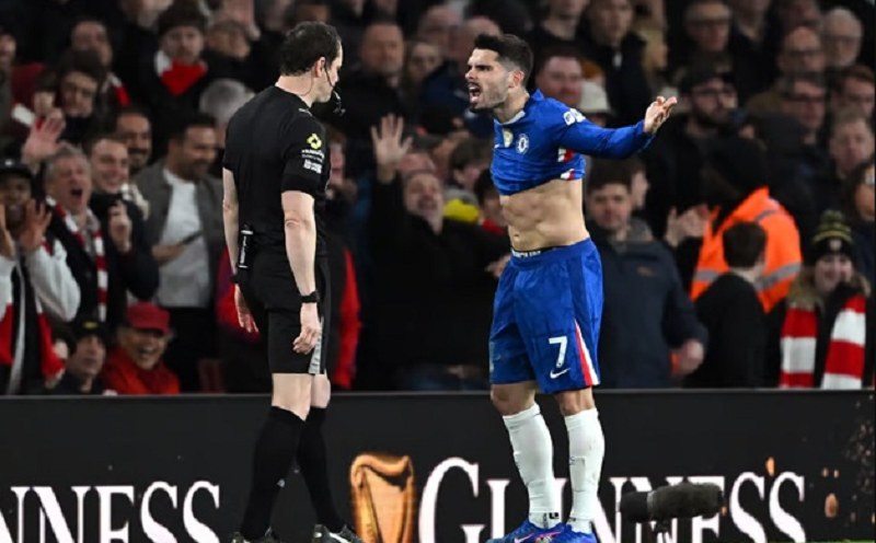 pedro-neto-doi-mat-an-phat-tu-fa-sau-su-co-voi-trong-tai